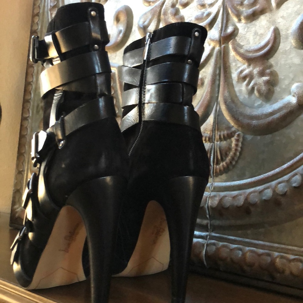 Amazing shoes - Picture 3 of 5